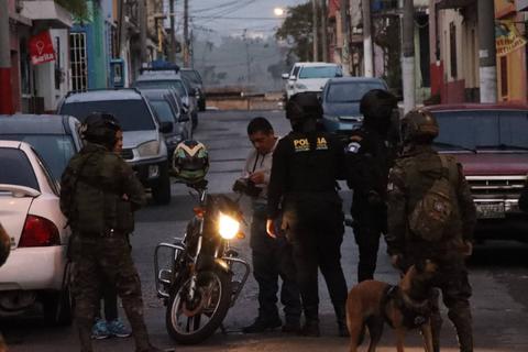 VIDEOS: La incursi&oacute;n del Ej&eacute;rcito y la Polic&iacute;a Nacional Civil al Barrio El Gallito 