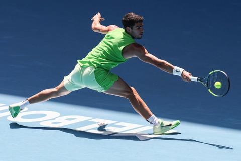 Alcaraz y Djokovic avanzan a cuartos del Australia Open