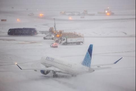 Megatormenta invernal deja 30 muertos en EE.UU.