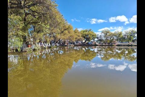 Laguna Las Garzas: Aves, naturaleza, paisajes y paseos en lancha en Quich&eacute;