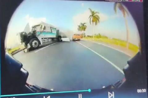 &iexcl;Video! Captan tr&aacute;gico accidente en autopista Pal&iacute;n-Escuintla que dej&oacute; dos fallecidos