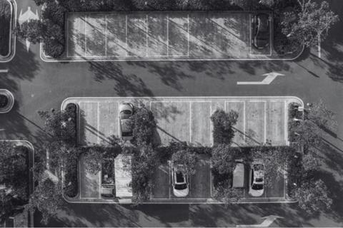 Hombre fallece dentro de veh&iacute;culo en comercial ubicado en zona 12