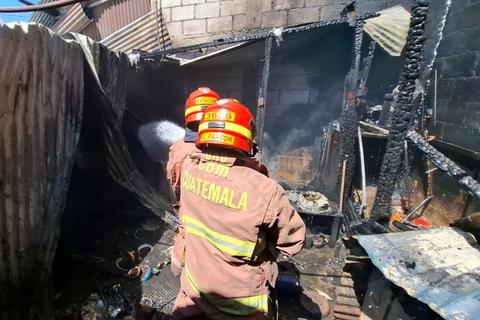 Se registra un incendio estructural en Villa Hermosa y provoca congestionamiento