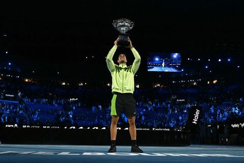 Carlos Alcaraz vence a Djokovic y conquista su primer Australia Open