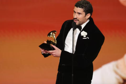La raz&oacute;n por la que Bad Bunny no pudo cantar con Trevor Noah en los Grammy (video)