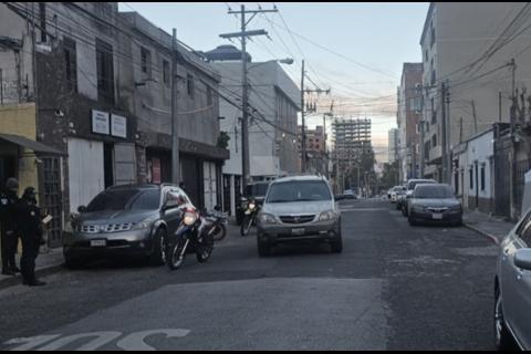 El extra&ntilde;o caso del auto que fue abandonado en zona 10