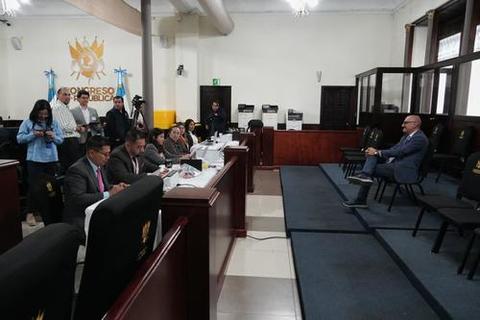 Cinco aspirantes a magistrados del TSE presentan descargos el primer d&iacute;a de recepci&oacute;n