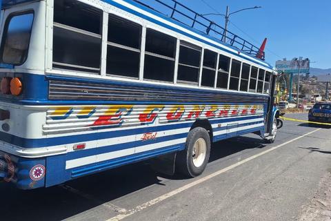 Hombre intercepta un bus para atacar al piloto, el ayudante result&oacute; herido