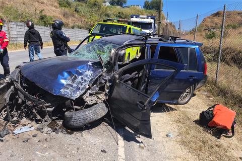 Rescatan a conductor tras volcar su veh&iacute;culo en Villa Nueva (video)