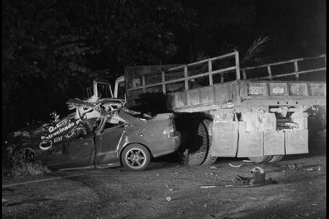 As&iacute; qued&oacute; el auto de la pareja fallecida en tr&aacute;gico accidente en el Pac&iacute;fico