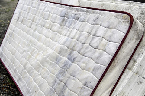 La advertencia de Sebasti&aacute;n Siero para la pareja que tir&oacute; un colch&oacute;n (video)