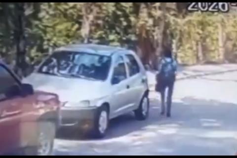 Adolescente regresaba del colegio cuando fue asaltada en plena calle (video)