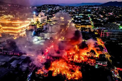 El Salvador: Incendio deja cinco muertos en el centro hist&oacute;rico (videos)