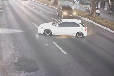 &iexcl;Alta velocidad! C&aacute;mara capta accidente vehicular en carretera a El Salvador (video)