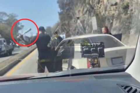 Video: Graban a conductor que agrede con un bate a un adulto mayor 