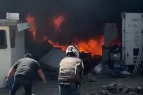 Video: Bodega es consumida por el fuego en Villa Nueva