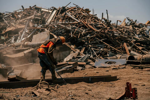 De chatarra a acero: las 5 etapas que transforman metal en desarrollo