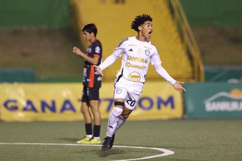 Cremas vuelven a remontar y le ganan duelo directo a Mictl&aacute;n