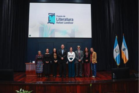 Universidad Rafael Land&iacute;var abre convocatoria para 'Premio de Literatura'