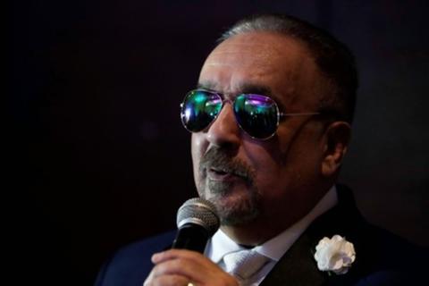 Willie Col&oacute;n es ingresado a un centro asistencial por quebrantos de salud