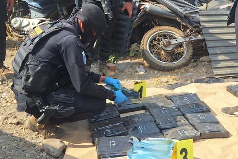 Polic&iacute;a localiza coca&iacute;na valorada en al menos Q 15 millones en Retalhuleu