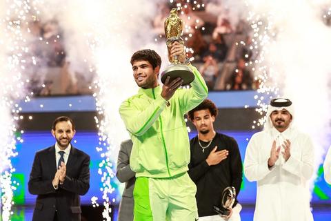 Carlos Alcaraz conquista el ATP de Doha tras aplastar a Fils