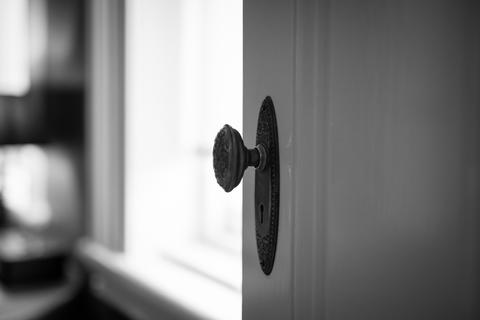 Joven estaba por entrar a su vivienda cuando fue atacada a tiros