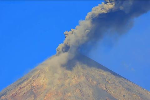 Volc&aacute;n de Fuego: Conred realiza acciones preventivas ante constantes erupciones