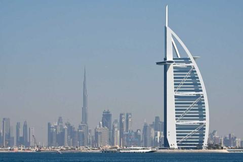 Dron iran&iacute; impacta el emblem&aacute;tico Burj Al Arab, en Dubai (video)
