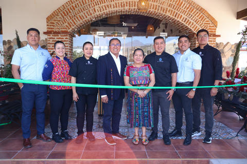 El Adobe abre sus puertas en Plaza Vid&uacute;, San Miguel Petapa