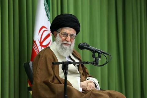 Confirman muerte del l&iacute;der supremo de Ir&aacute;n, tras ataque en complejo de Teher&aacute;n