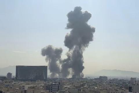 Bombardean el Palacio Presidencial de Ir&aacute;n en Teher&aacute;n