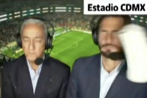 Periodistas ecuatorianos son agredidos por afición mexicana tras encuentro (Video)