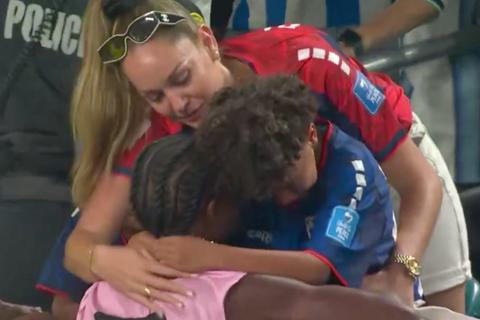 Video: la emotiva escena de jugador de Cabo Verde tras perder ante Argentina