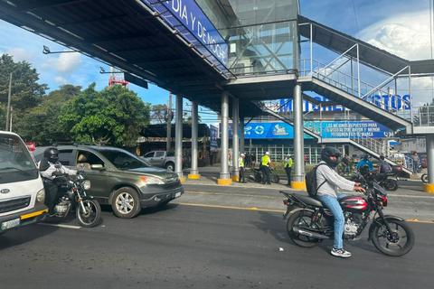 Liberan el paso vehicular tras bloqueo este viernes en la Aguilar Batres