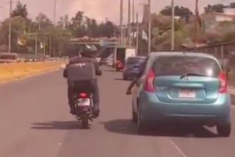 Conductores discuten desde El Naranjo hasta Perif&eacute;rico y queda grabado