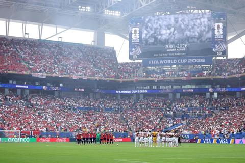 Guardan minuto de silencio en memoria de Jayden Adams en el Noruega-Inglaterra