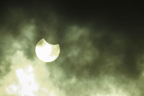 &iquest;Qu&eacute; aparece cuando buscas 'Eclipse solar' en Google?