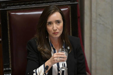 Vicepresidenta argentina llama 'piratas' a ingleses previo a semifinal del Mundial