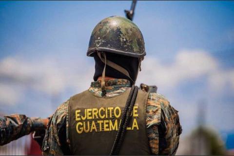 Gobierno ampl&iacute;a en Q22.5 millones el presupuesto del Ministerio de la Defensa 
