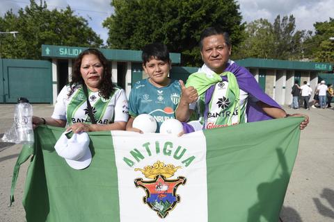 Los aficionados de Antigua y Aurora dieron color a la final de la Supercopa Bantrab