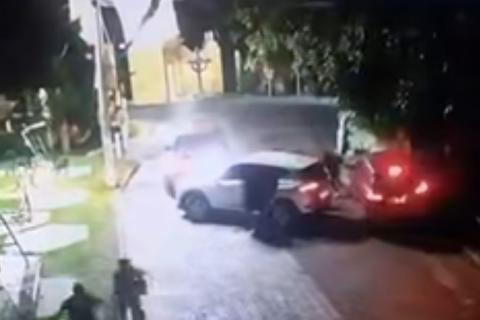 FUERTE VIDEO: Comando armado ataca a tiros a integrantes de un picop