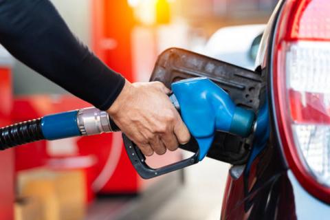 Incremento en los combustibles pese a los precios de referencia