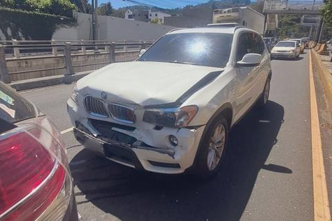 Accidente en zona 10: conductora embarazada es trasladada a centro asistencial