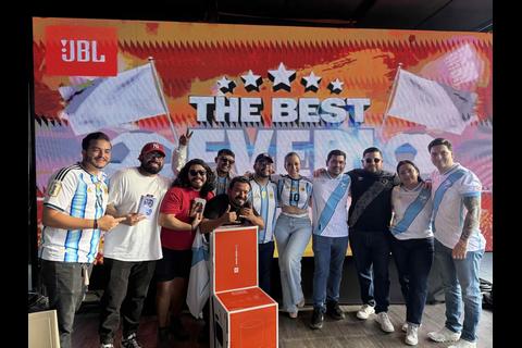 JBL realiza una Watch Party llena de m&uacute;sica, tecnolog&iacute;a y entretenimiento