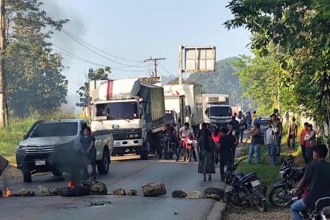 &iexcl;No hay paso! Reportan bloqueos en carreteras este viernes 24 de julio