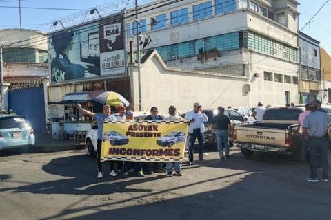 Manifestaciones: taxistas comienzan a concentrarse cerca del puente de El Tr&eacute;bol