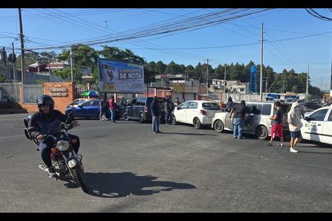 Manifestaci&oacute;n: Bloquean el paso en Villa Hermosa y Los &Aacute;lamos (video)