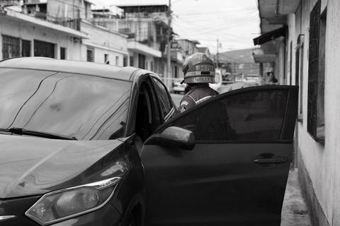 Identifican a hombre hallado sin vida dentro de auto en zona 13