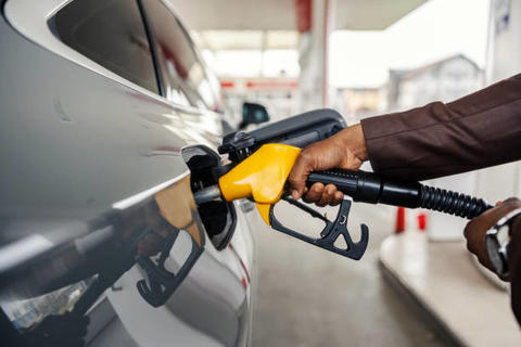 Precio del petr&oacute;leo baja ante esperanza de negociaciones en Oriente Medio